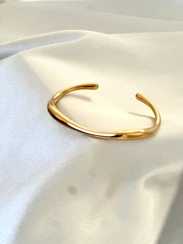 Wavy cuff bangle