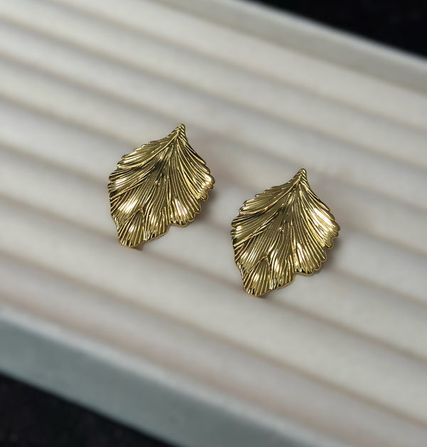 Faye stud earrings